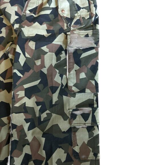 IT'S Camo Cargo Pants 14W Wide Leg Tie Ankle Pockets Green Black Brown - Picture 3 of 10